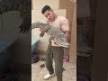 تمساح ضخم ١٠ رجاله مايقدروش يشيلوه لمده كبير شيلته لوحدي