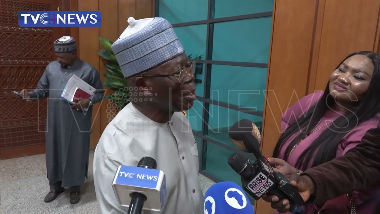 Oshiomhole Calls For Akpabio’s Resignation Over Senate Rule Changes