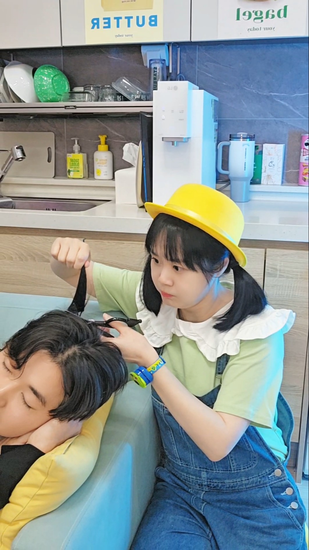 삼촌의 똑똑한 방법?✂️Uncle's Smart Way #funny #shorts @LeeEdenLee