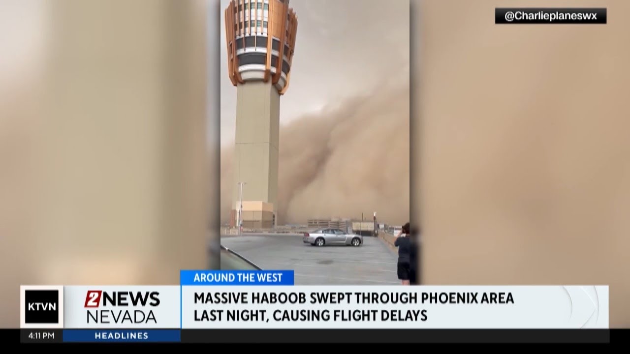 Massive dust storm at Phoenix airport - YouTube