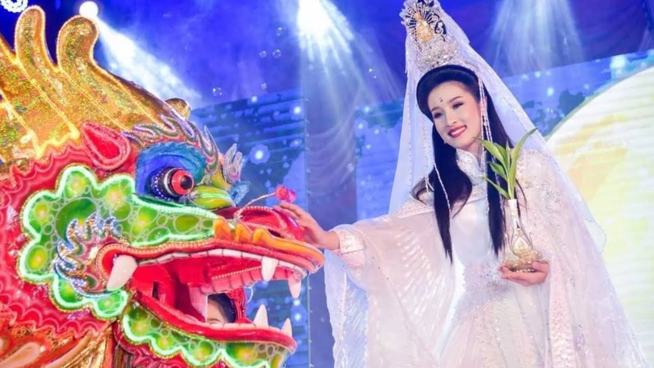 งาน ตรุษจีน นครสวรรค์ 105ปี !!วินาทีเลือกองค์สมมุติเจ้าแม่กวนอิม ปี2564 พลอยเสี่ยงได้เพียงครั้งเดียว