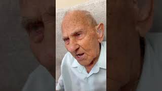 Temos que ser paciente e não desistir, aos poucos o vovô se rende aos beijos do Otto ❤️