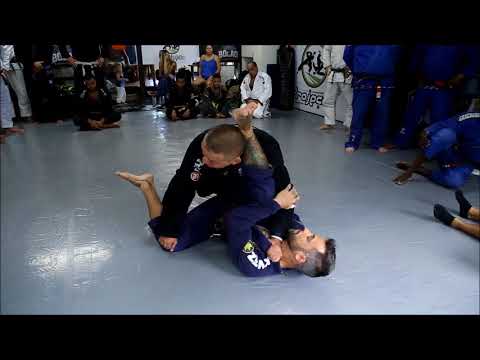 Sérgio Bolão ensina passagem de guarda no estilo Carlson Gracie Jiu-Jitsu