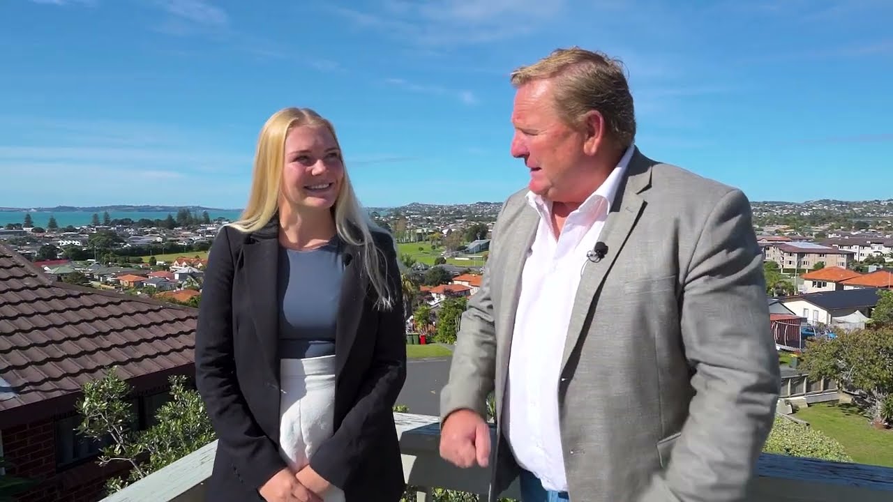 SOLD UNDER THE HAMMER | 11B Orewa Heights Crescent, OREWA | 3 bed 1 bath 180° views | Team Turner