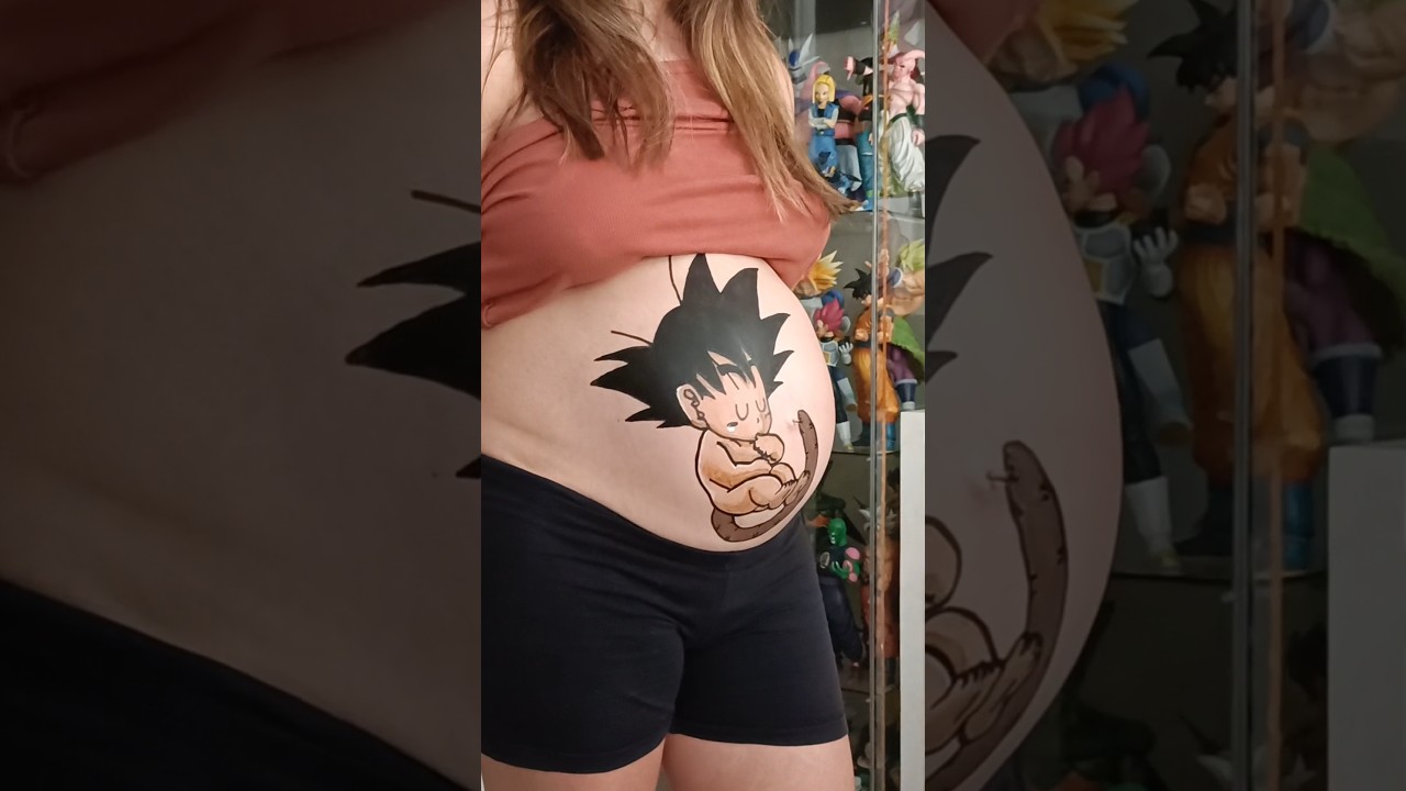 Body Painting embarazo/ Goku bebé de Dragon Ball con acrílicos sobre la
