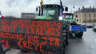 Crise agricole : des tracteurs stationnent devant le château de Versailles | AFP Images