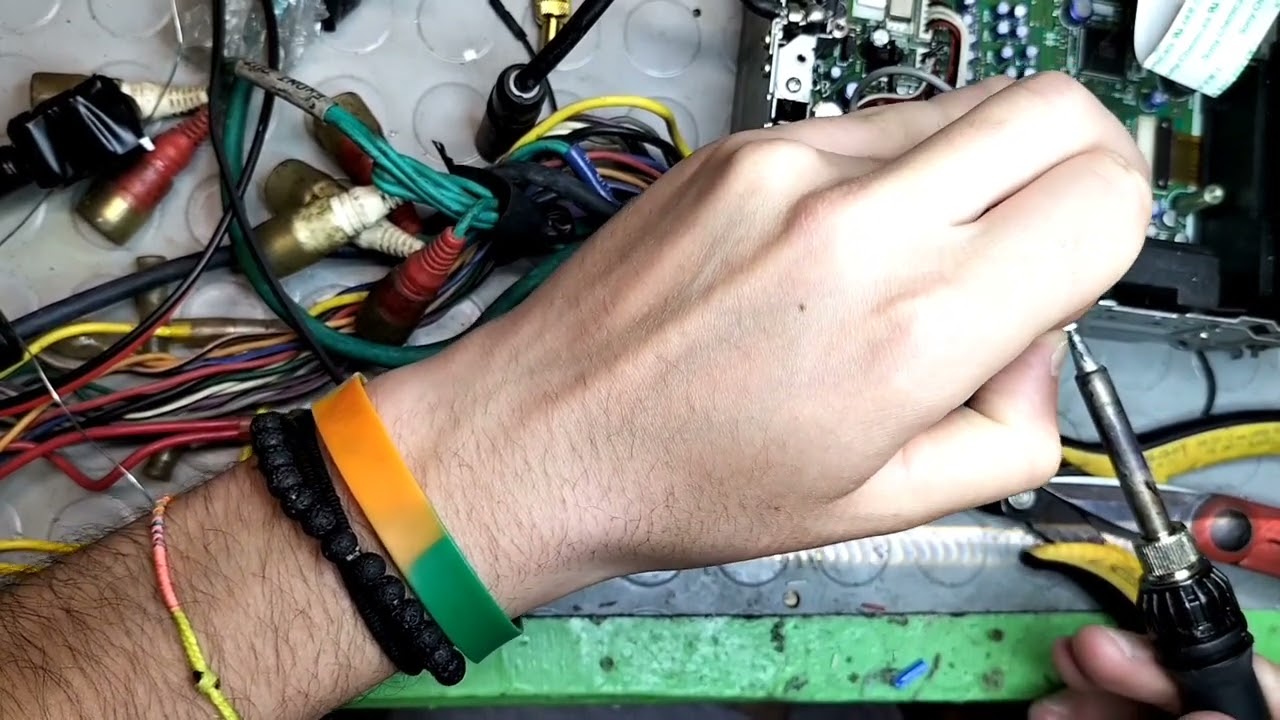 AGGIUNGERE INGRESSO AUX AUTORADIO ALPINE CON I-NET