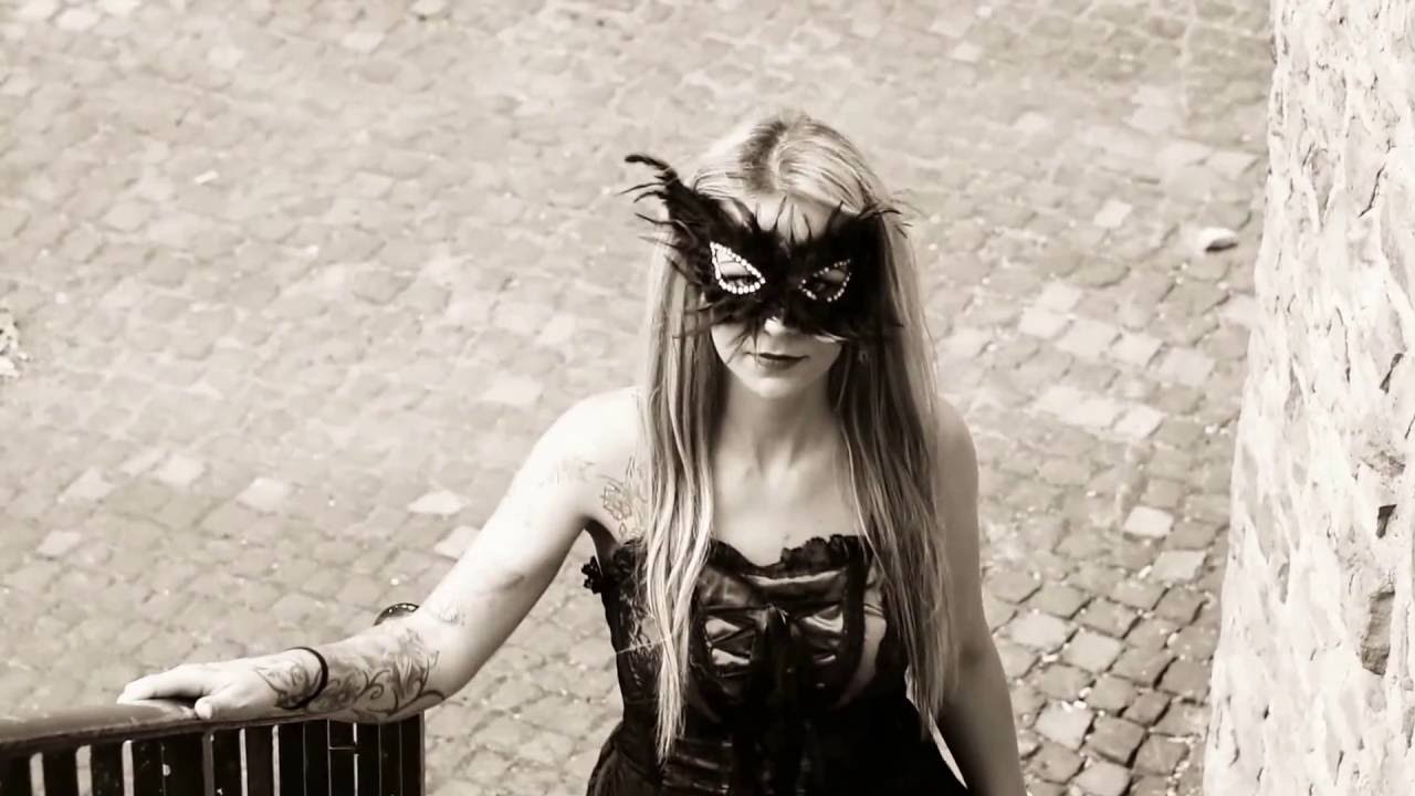 Tonton Der Marquis - Heilige Hure (Official Musicvideo) di YouTube