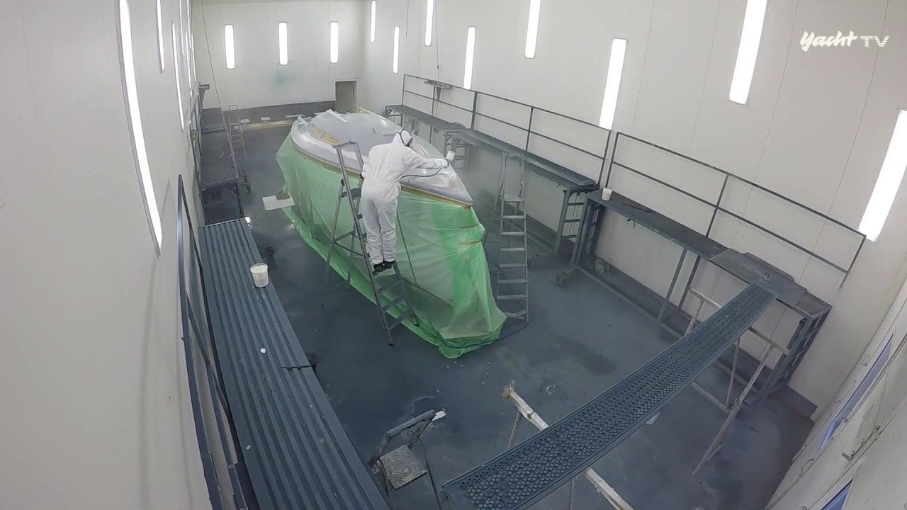 #23 Refit Dehlya: Auch obenrum wieder strahlend... die Deckslackierung ist fertig