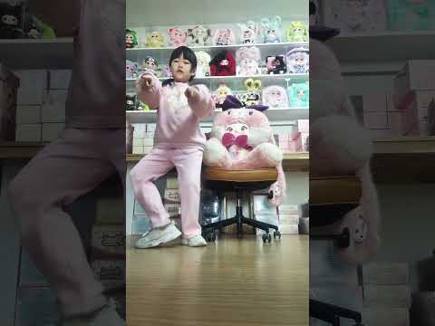 커플룩 입고서 아이브 뱅뱅 추기
