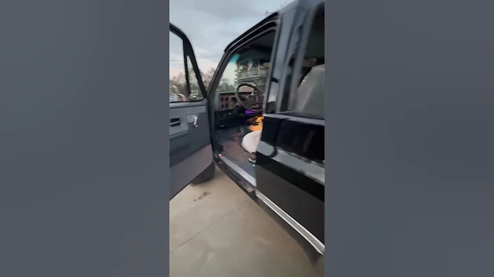 1990 k5 Blazer Chevy square body , with a 19-22 Silverado jump seat, it will work pretty well