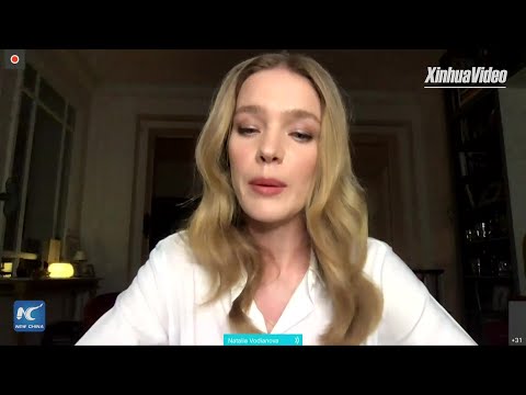 Video: Natalia Vodianova merancang untuk menjadi pahlawan wanita