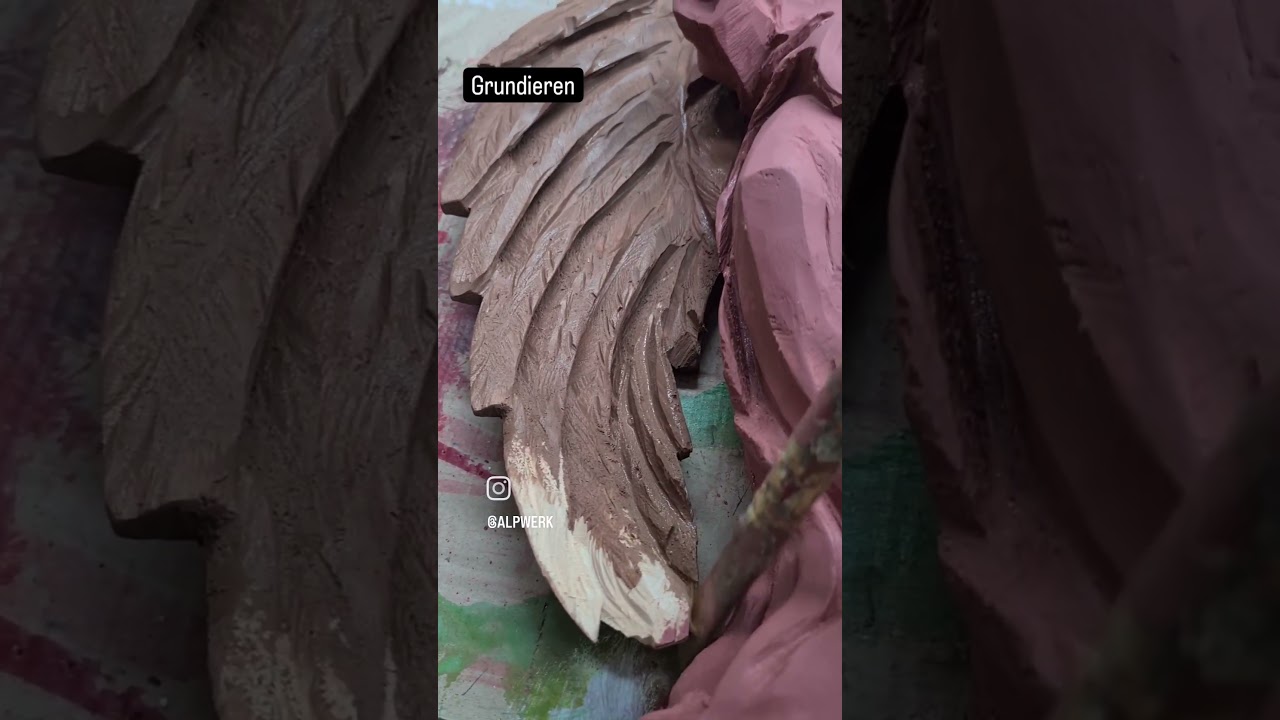 Vergoldung und Bemalung einer aus Holz geschnitzte Skulptur eines Engels, Engelsfigur