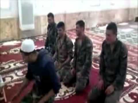 شبيحة بشار الاسد يستهزؤون بالصلاة