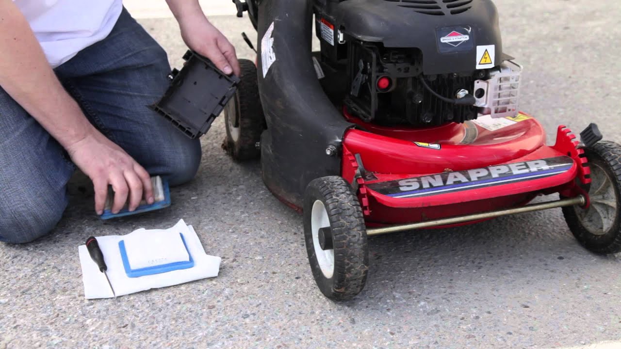 Således udskiftes luftfilter på din walkbehind plæneklipper med Briggs &  Stratton motor - YouTube