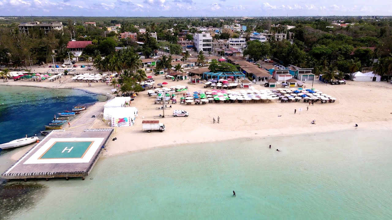 Conoce la Playa de Boca Chica, la más popular y familiar de la