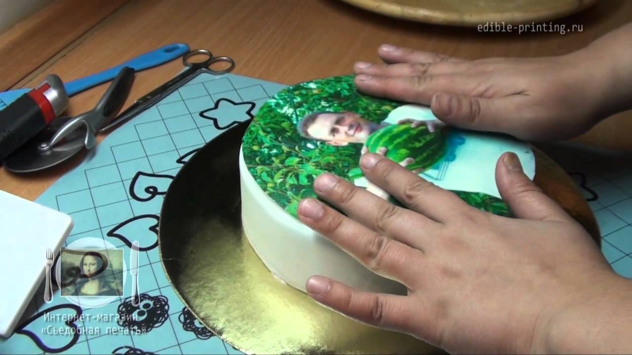Пищевая сахарная бумага. Украшение торта сахарной картинкой. Украшения из сахарной бумаги на торт. Украшение торта с печатью. Рисование на мастике.