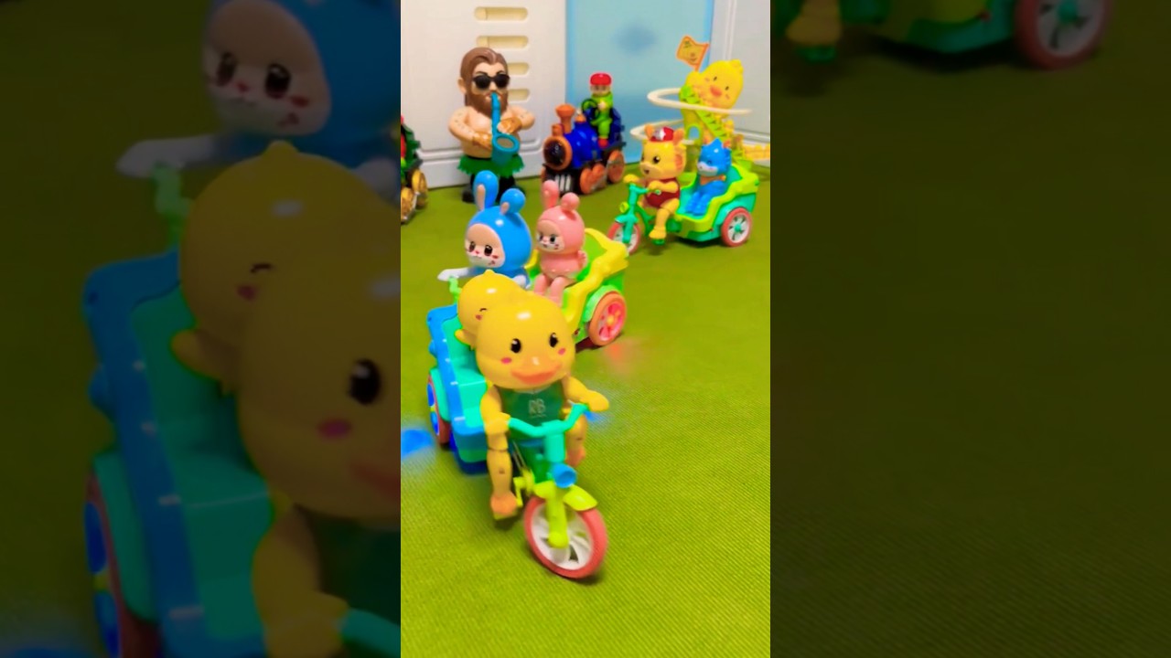 Кролик с уткой едут на велосипеде