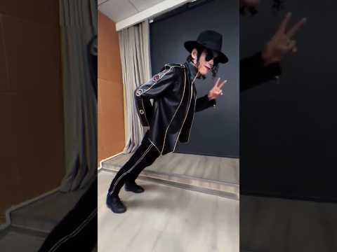 خدعة مايكل جاكسون عكس الجاذبية شورت 