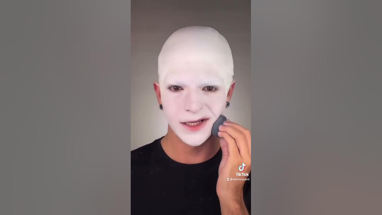 Pennywise Halloween makeup transformation | Tim Curry IT version
