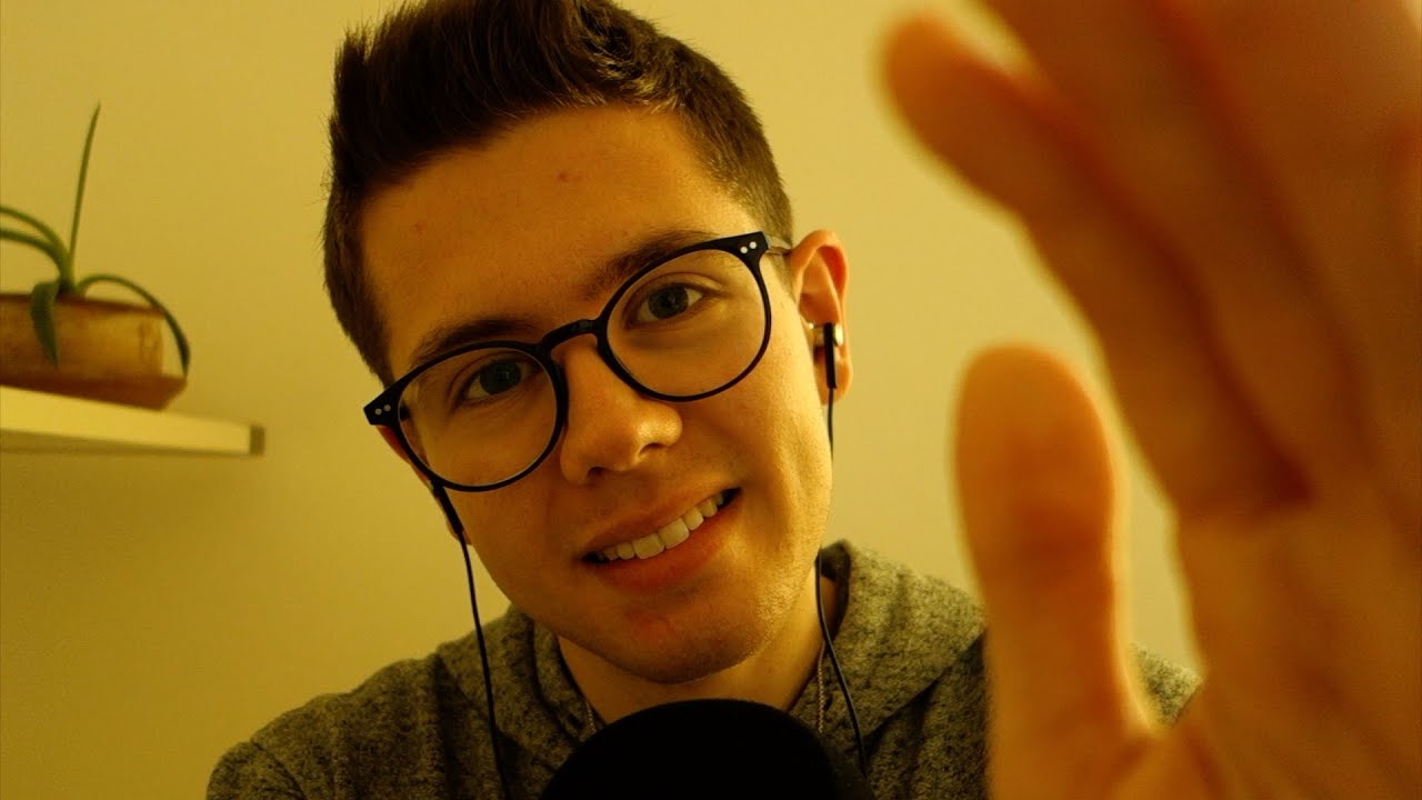 HAND MOVEMENTS, FACE TOUCHING, INTENSE WHISPERING... 😴 PERSONAL ATTENTION ASMR Ita