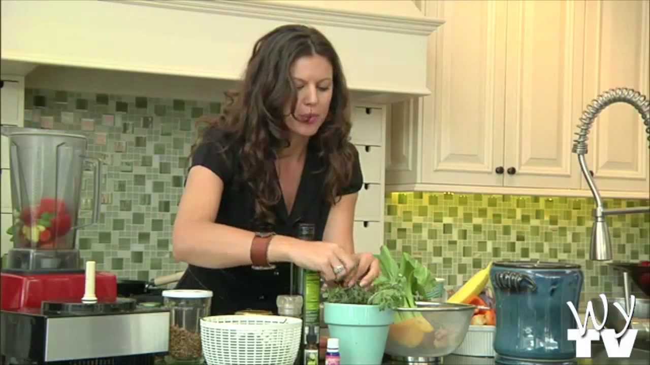 Raw Food Recipe Demo- Carrot Tomato Sunflower Soup-"Blythe Raw Live"