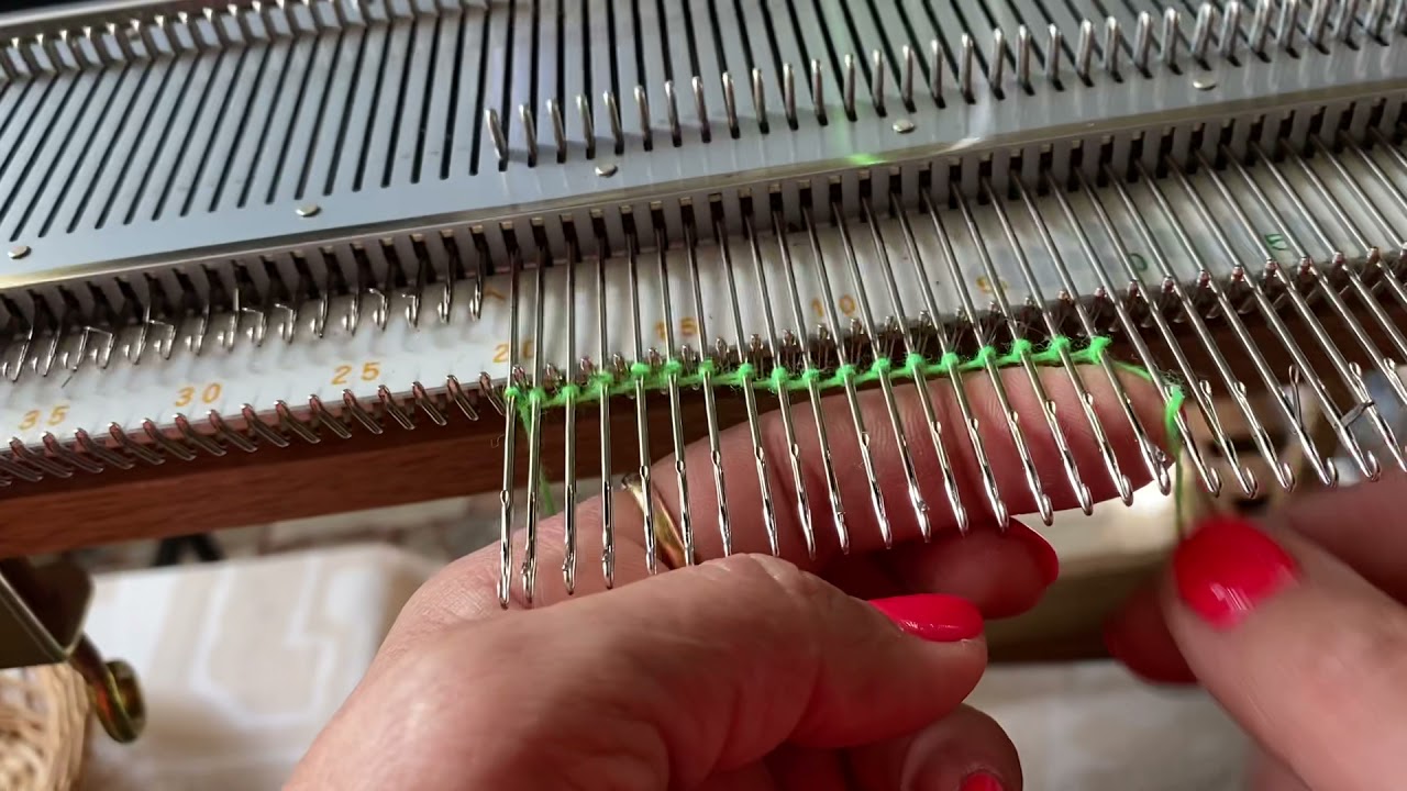 MACCHINA PER MAGLIERIA inizio del lavoro (metodo 3) avvolgimento aghi