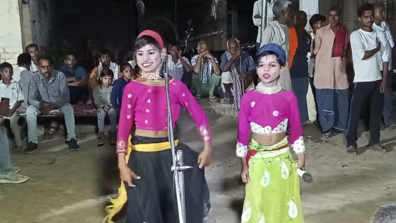 शिव का पूजन चले हैं गौरा पार्वती राम गोपाल मास्टर निवासी बेलभरिया।(9170687514)