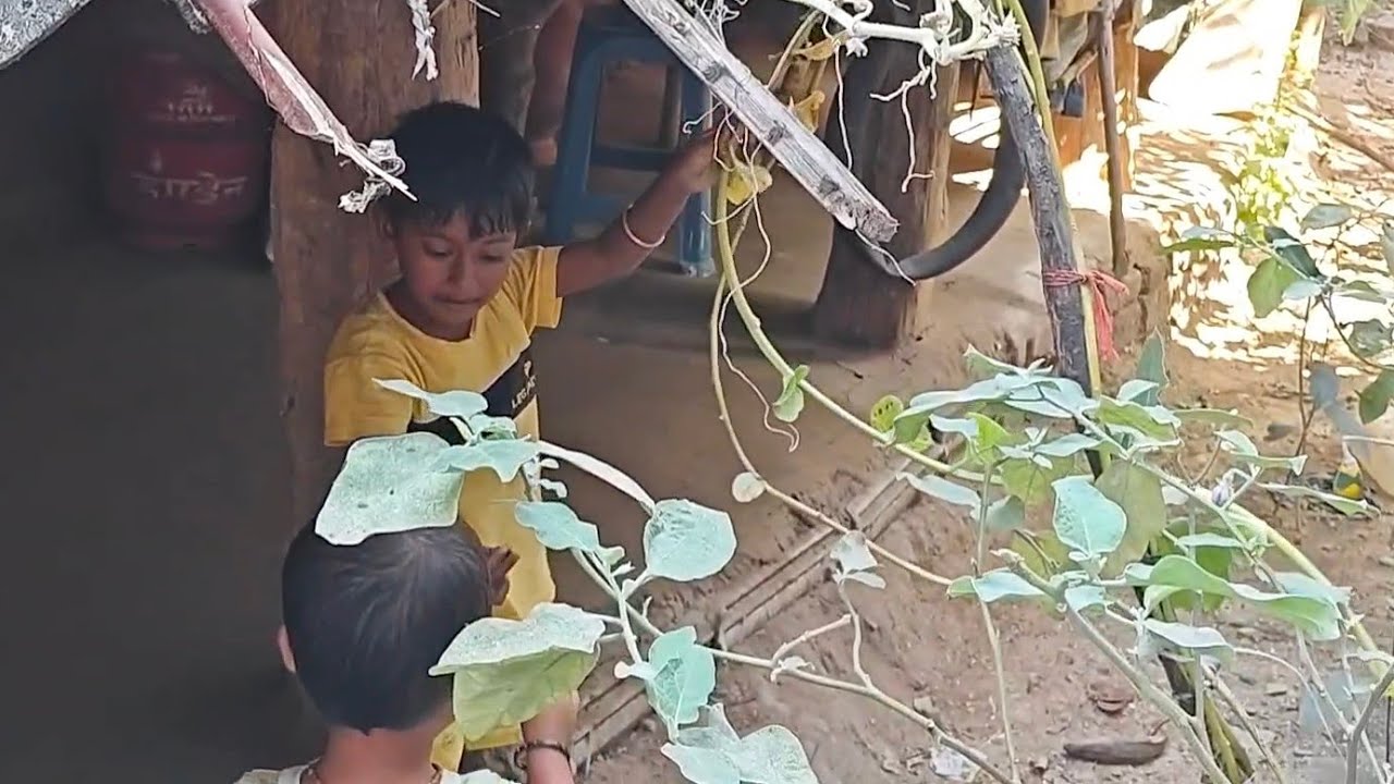 Babita Aaj Ghar Per A Gai