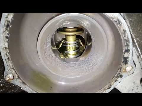 Замена помпы,2 способа на Audi 80 B4 2.0Е АБК. Зашумела,потекла.И как к ней подобраться!