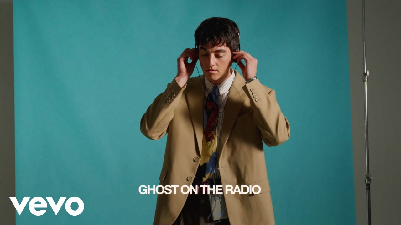 elijah woods - Ghost on the Radio