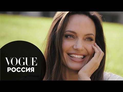 Что в сумке у Анджелины Джоли? | Vogue Россия