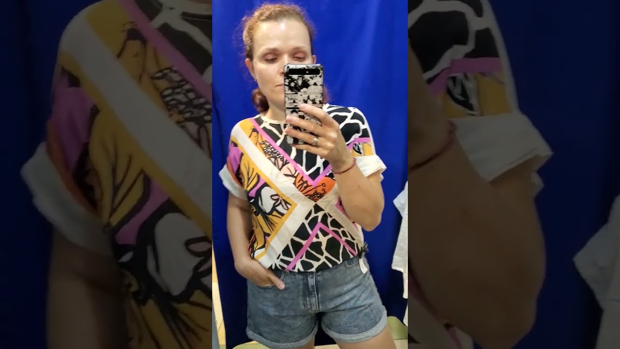 В секонд хенде. Шёлковый топ Marc Cain и джинсовые шорты. 