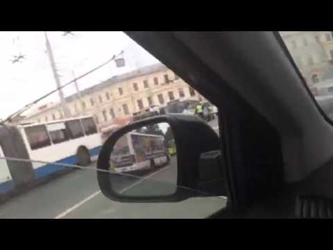 В центре Ярославля встали троллейбусы В центре Ярославля встали троллейбусы