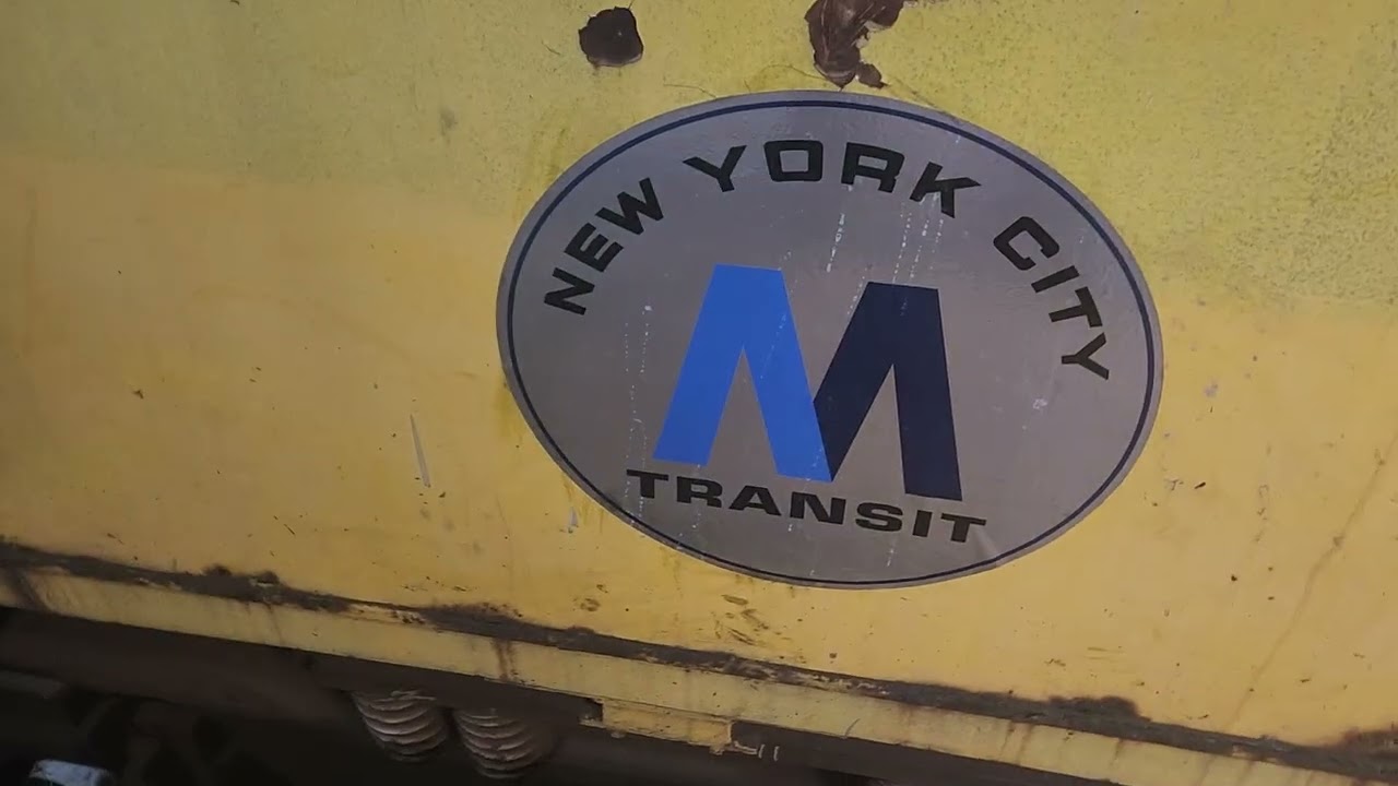 Vermon Station 125th Street Sana Dirty. 