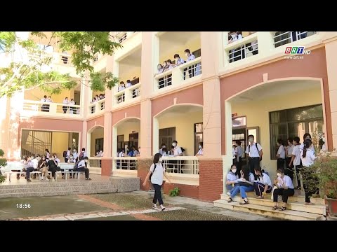 Video Hơn 15 ngàn thí sinh BR-VT thi tuyển sinh lớp 10 THPT... - YouTube