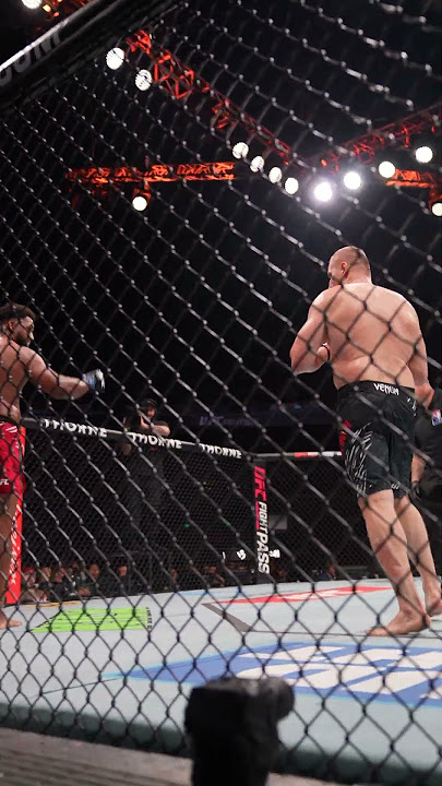 Sergei Pavlovich's right hand is DANGEROUS #UFCShanghai