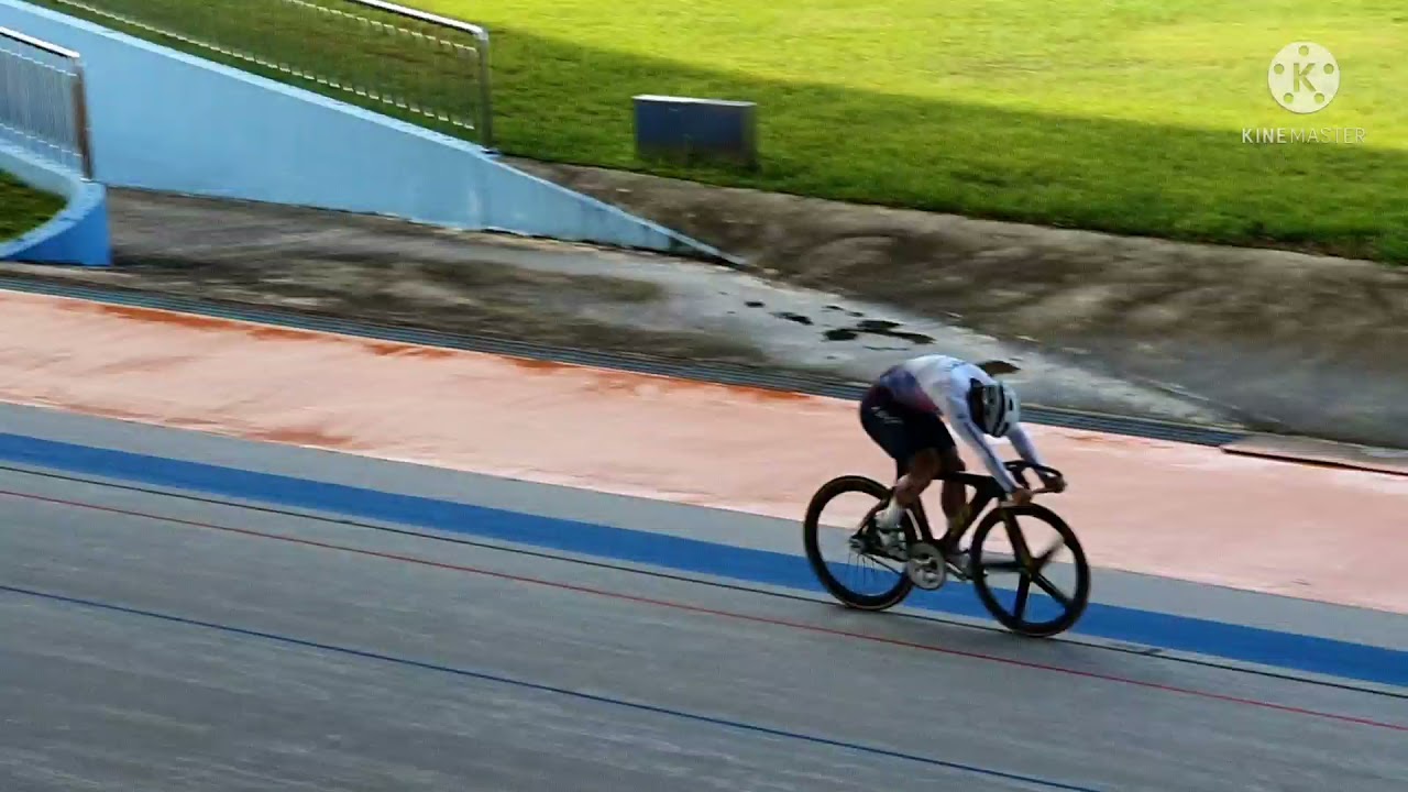 니들 여기서 뭐하니? 경륜 훈련원에서 누가 훈련중인가?