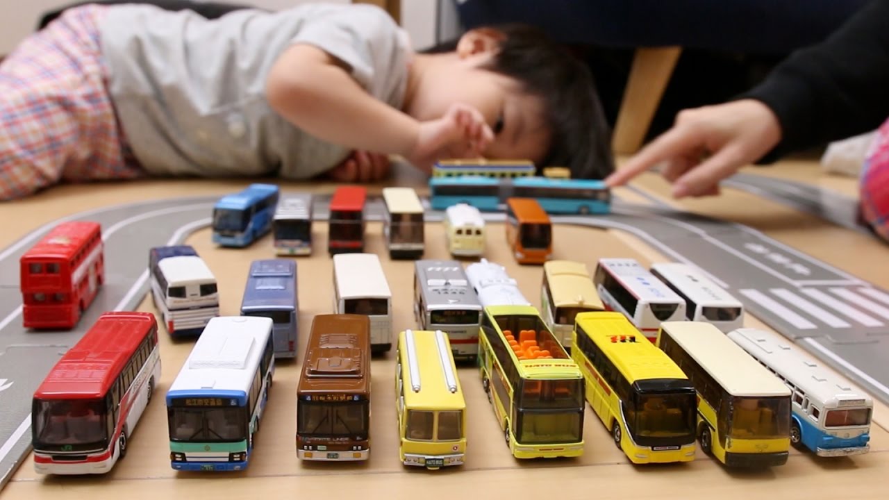 バスのトミカ色々で遊んでみた - YouTube