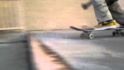 Ollie off of loading dock -kameran