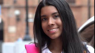 C0886 Pretty Smiling Teen Girl