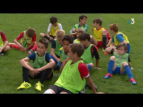 Vidéo: Comment Inscrire Un Enfant Au Football