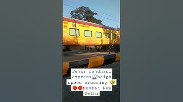 Tejas rajdhani express🚆heigh speed crossing 🚸 🛑🛑Mumbai New Delhi#viral #shorts #railway #rajdhani en