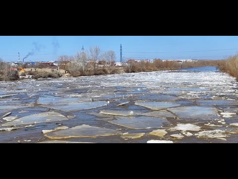 Рубцовский водоканал взломал лед на реке Алей