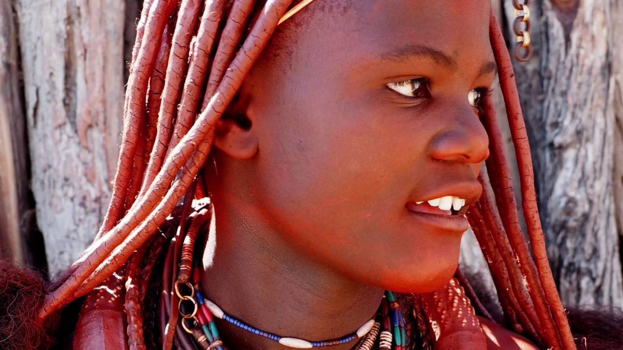 Tribe himba black. Химба Намибия. Племя Химба. Племя Химба женщины. Химба - самое красивое дикое племя в Африке.