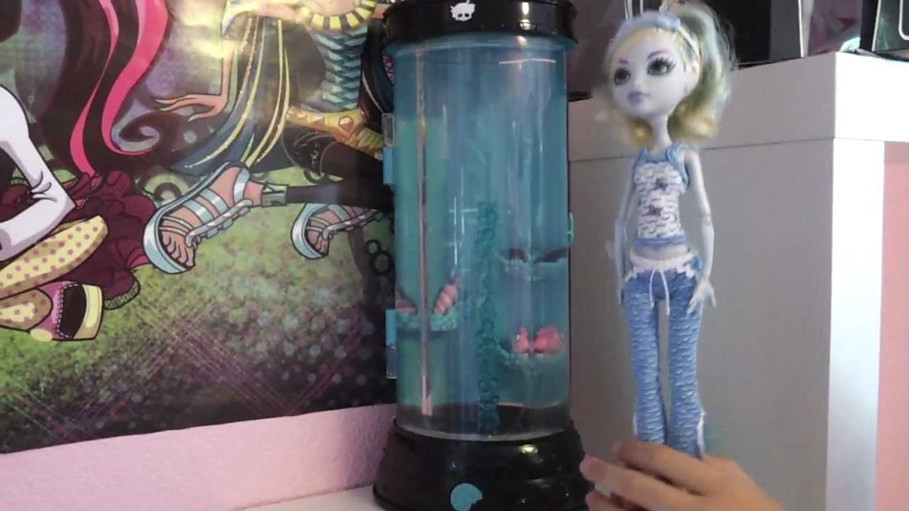 Monster High----*Lagoona Blue* Dead Tired Hydration Station---Doll