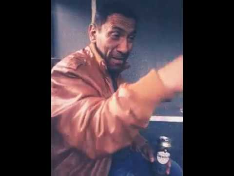 الباني يتأثر عند سماعه اغنية الشاب العجال رديلي ولدي حتى البكاء Cheb Laadjel Oueldi