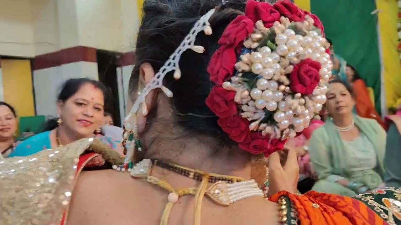 शादी में हुआ खूब हंसी मजाक 😂😂 #viralreels #dance #viral #weddingdance #desidance #weddingreels 