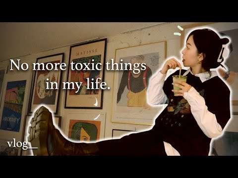 Why I haven&amp;#39;t been posting, Staying the night in one room, Cafe street in Korea│Seoul Vlog