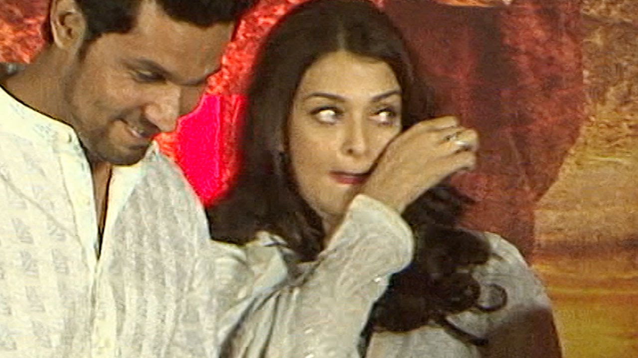 Aishwarya Rai Bachchan CRYING in PUBLIC | FULL UNCUT VIDEO - YouTube